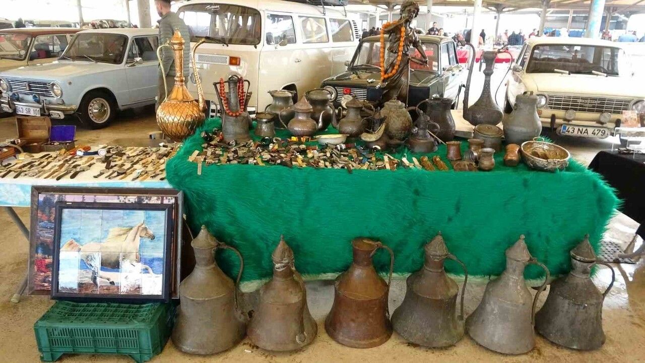 Kütahya 34. Antika Pazarı'nda Klasik Araba Sergisine Yoğun İlgi