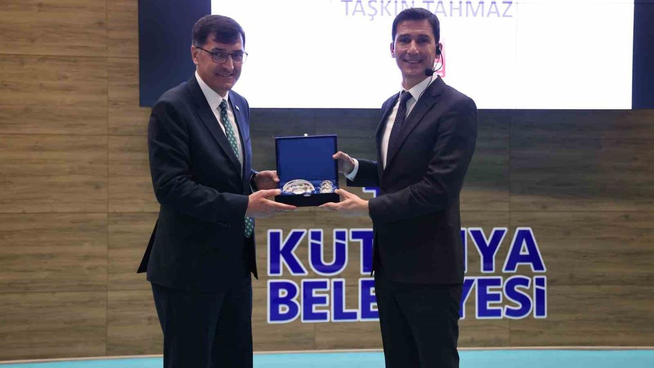 Kütahya Belediyesi personeline 'Etkili İletişim Davranış Biçimleri' eğitimi