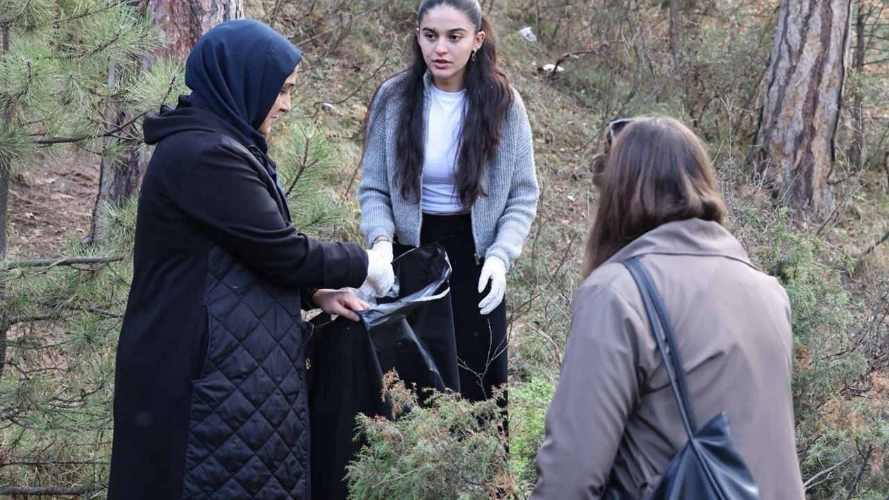 Kütahya Belediyesi ve DPÜ Öğrencilerinden Çamlıca Mesire Alanı’nda Çevre Etkinliği