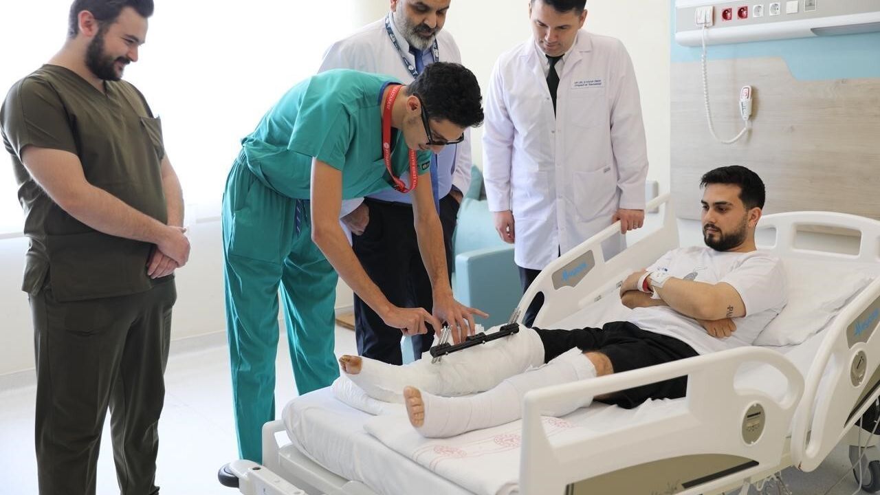 Kütahya’da 1,5 yıllık kapanmayan tibia kırığı mikrocerrahi ile onarıldı