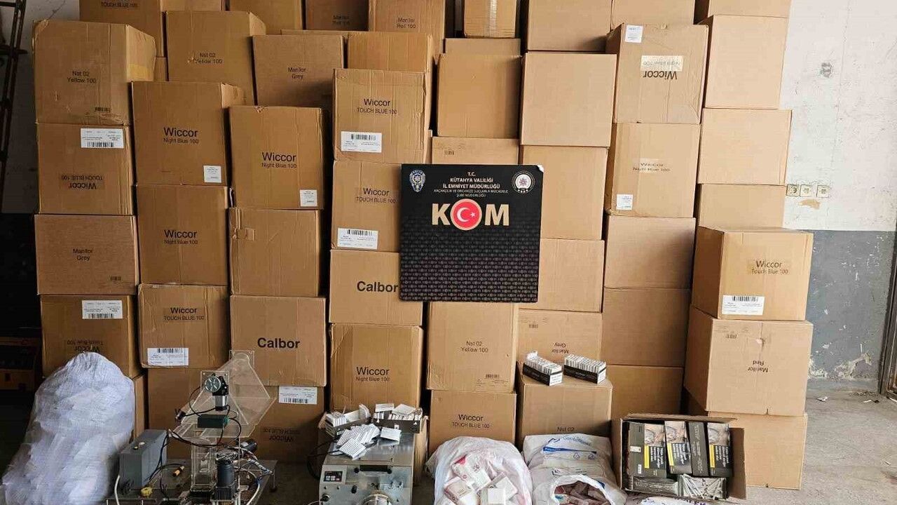 Kütahya'da 688 bin 640 adet makaron ve 342,3 kilogram tütün ele geçirildi