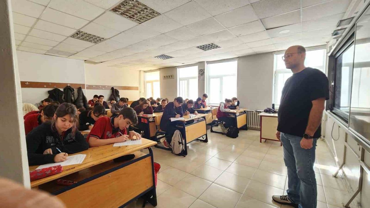 Kütahya'da 9. Sınıflar Ortak Yazılı Sınavı Türkiye Yüzyılı Maarif Modeli Kapsamında Yapıldı