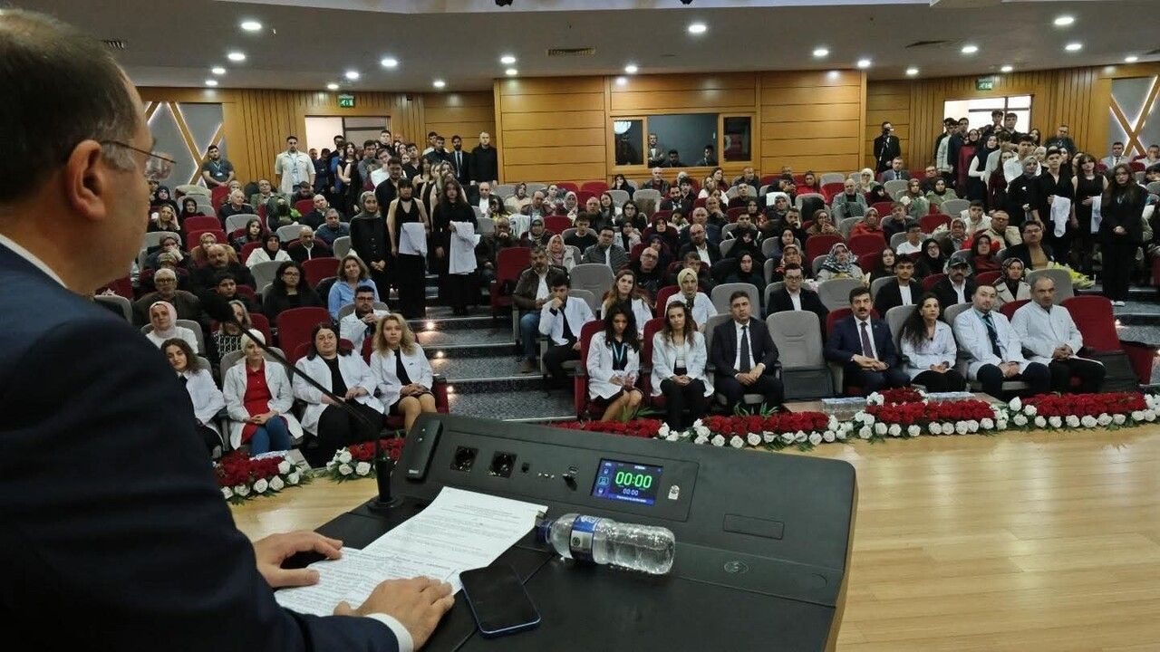 Kütahya’da Diş Hekimliği Adayları Beyaz Önlük Töreniyle Mesleğe İlk Adımı Attı