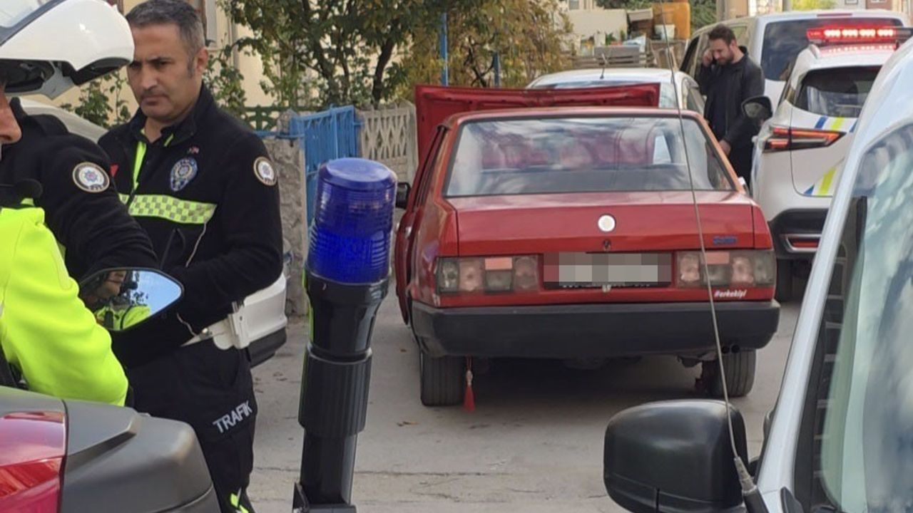 Kütahya'da 'dur' ihtarına uymayan sürücü aracını bırakarak kaçtı; birkaç saat sonra yakalandı