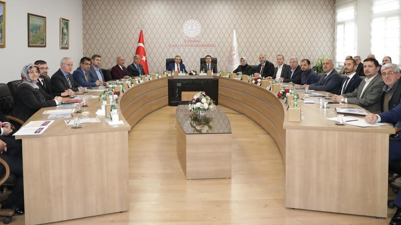 Kütahya'da EDEP toplantısı: Eğitim vizyonu, projeler ve hedefler ele alındı