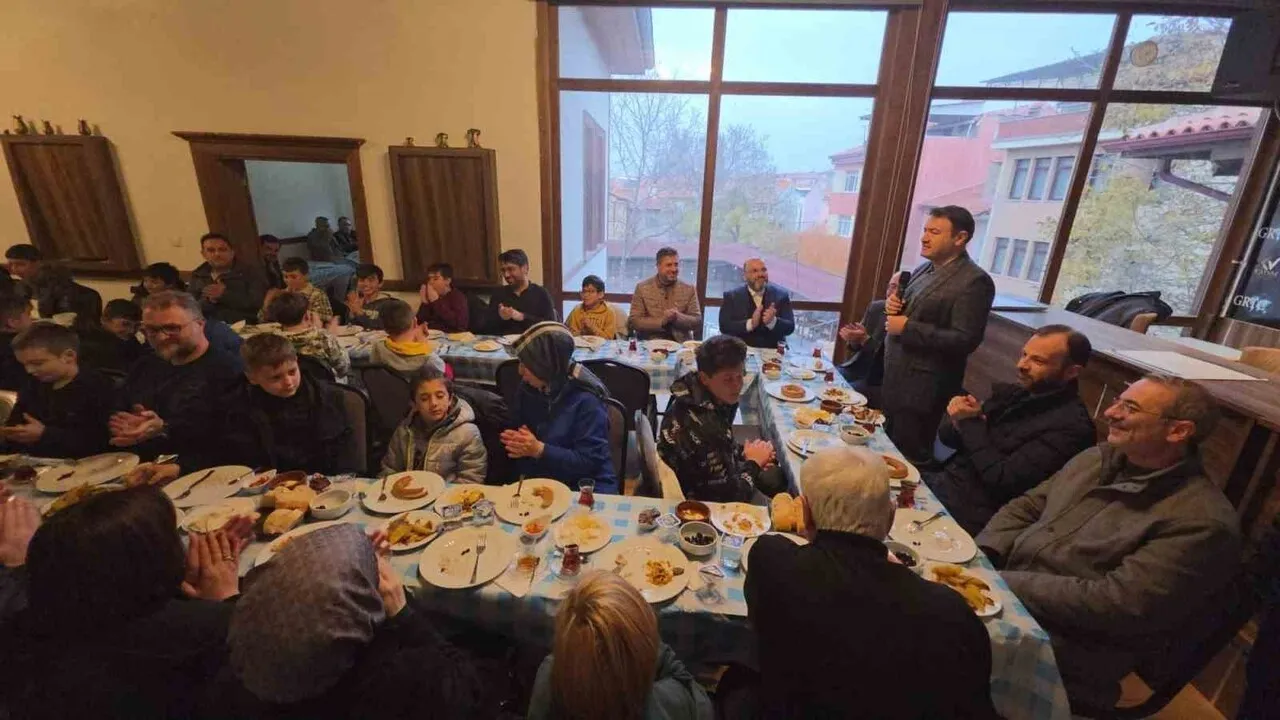 Kütahya'da 'Gençler Camide, Alınlar Secdede' Sabah Namazı Buluşması Takvacılar Camii'nde Gerçekleşti