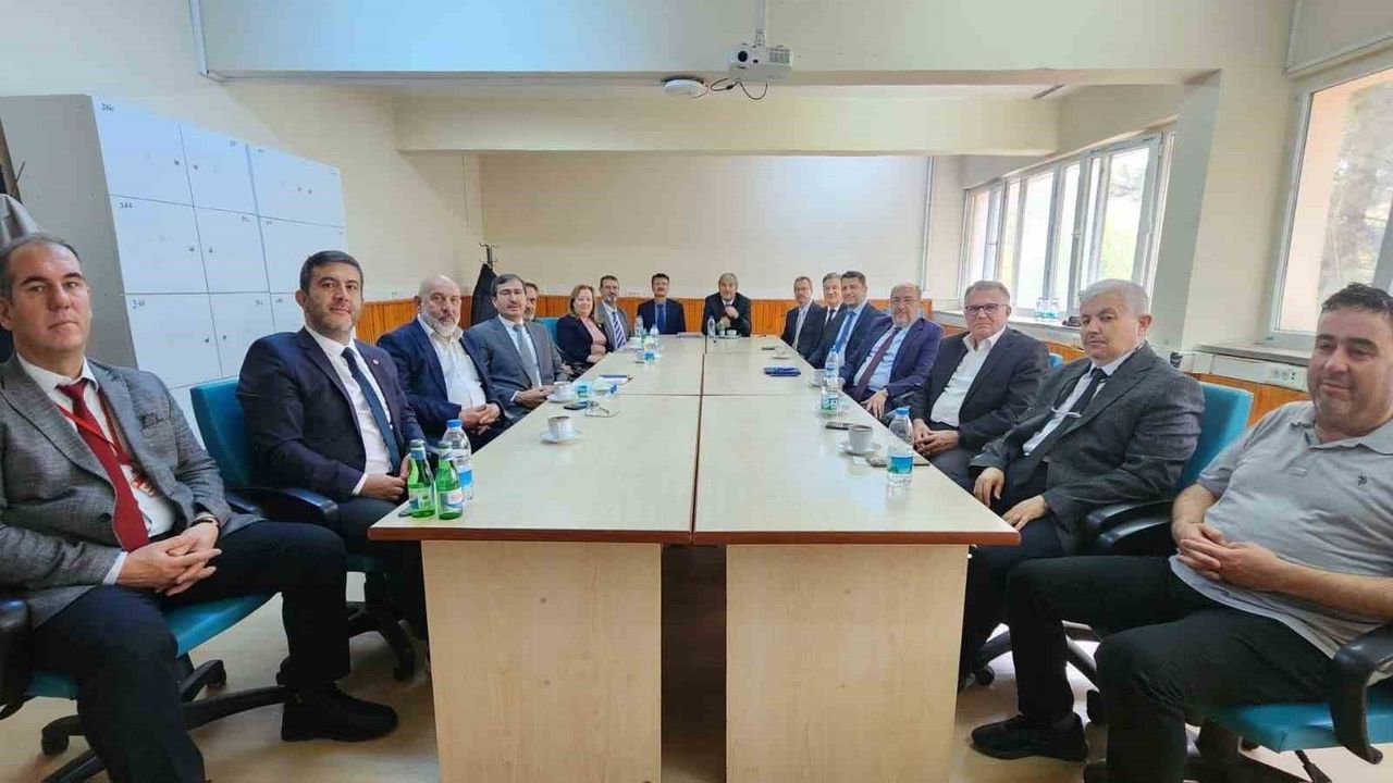 Kütahya'da Mesleki Eğitimin Güçlendirilmesi İçin Merkez Meslek Lisesi Müdürleriyle İstişare Toplantısı