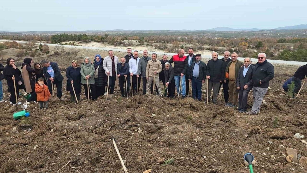 Kütahya'da Yusuf Sezai Sevil Anısına 400 Fidanla Hatıra Ormanı Oluşturuldu