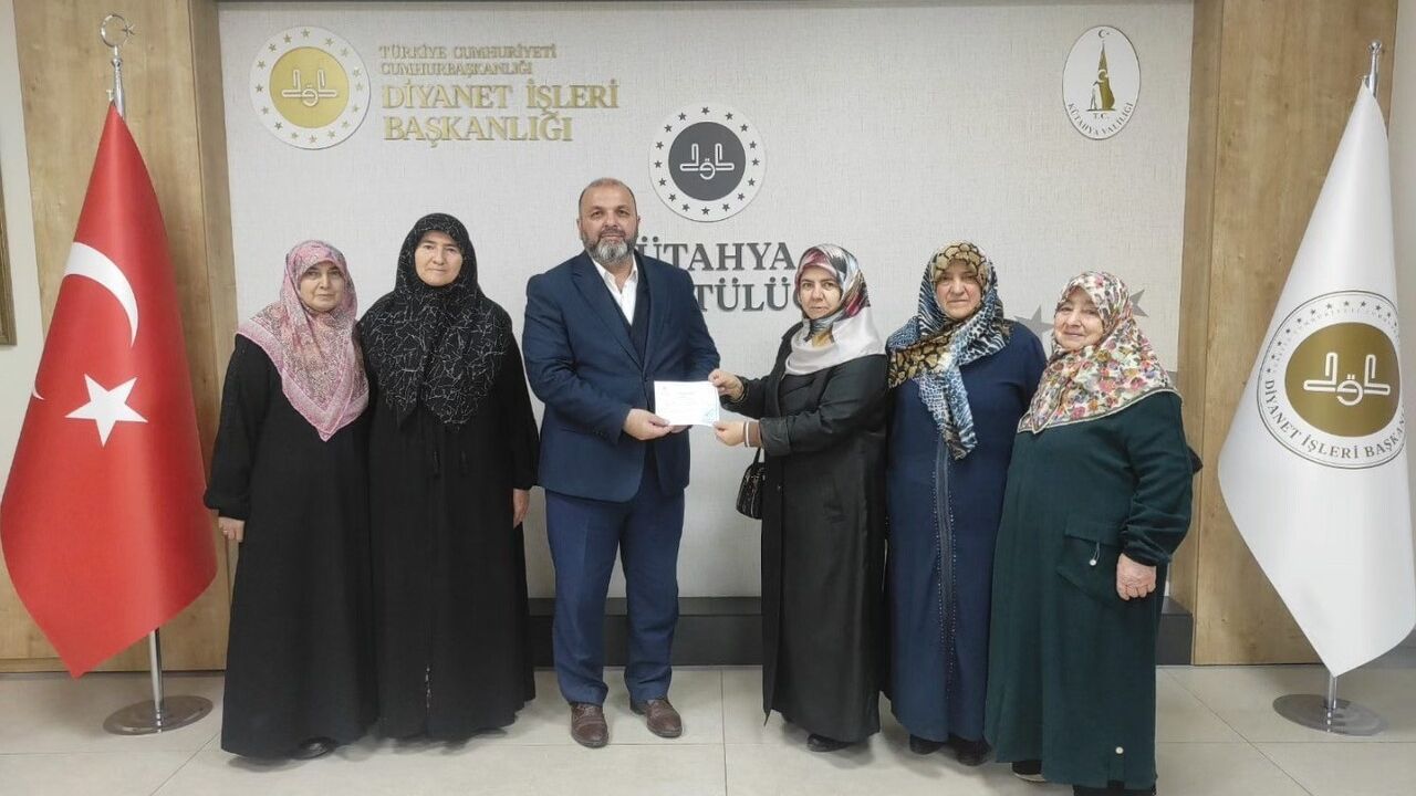 Kütahya Demirciören Sultan Vahdettin Han Kur’an Kursu öğrencilerinden 'Hediyem Kur’an Olsun' kampanyasına 129 Kur’an bağışı