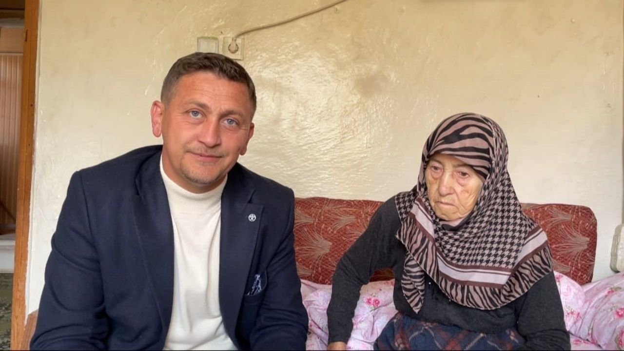 Kütahya Karaağaç'ta muhtarlık yaşlılara GPS takip cihazı dağıtmaya başladı