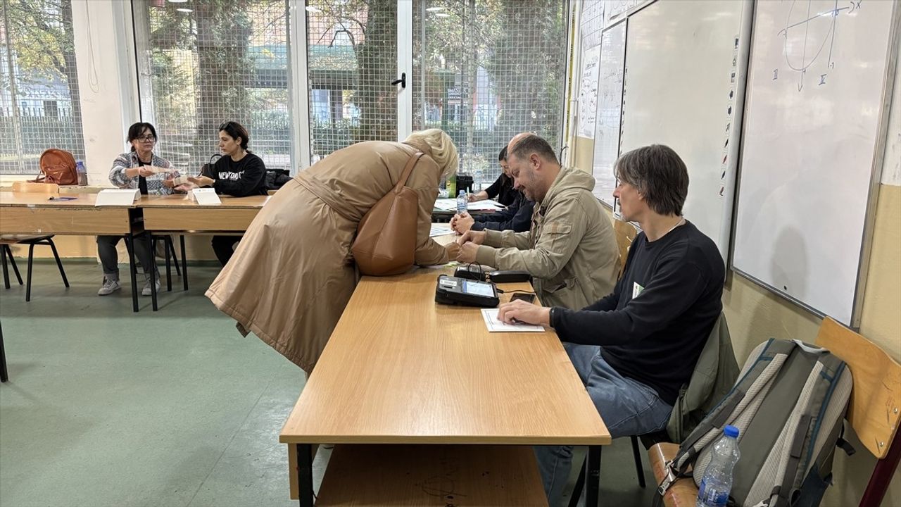 Kuzey Makedonya'da yerel seçimin ikinci turu: 33 belediyede oy kullanımı başladı