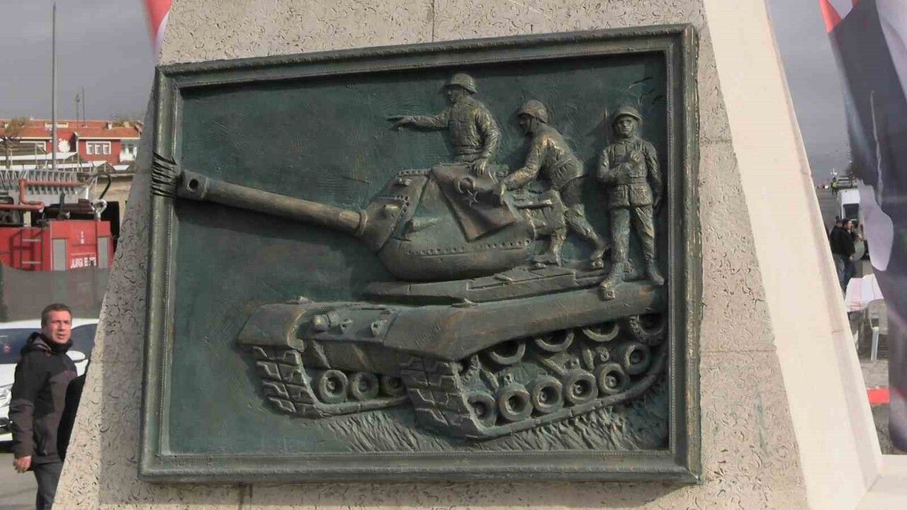 Lalapaşa'da restore edilen Üç Şehitler Anıtı törenle açıldı