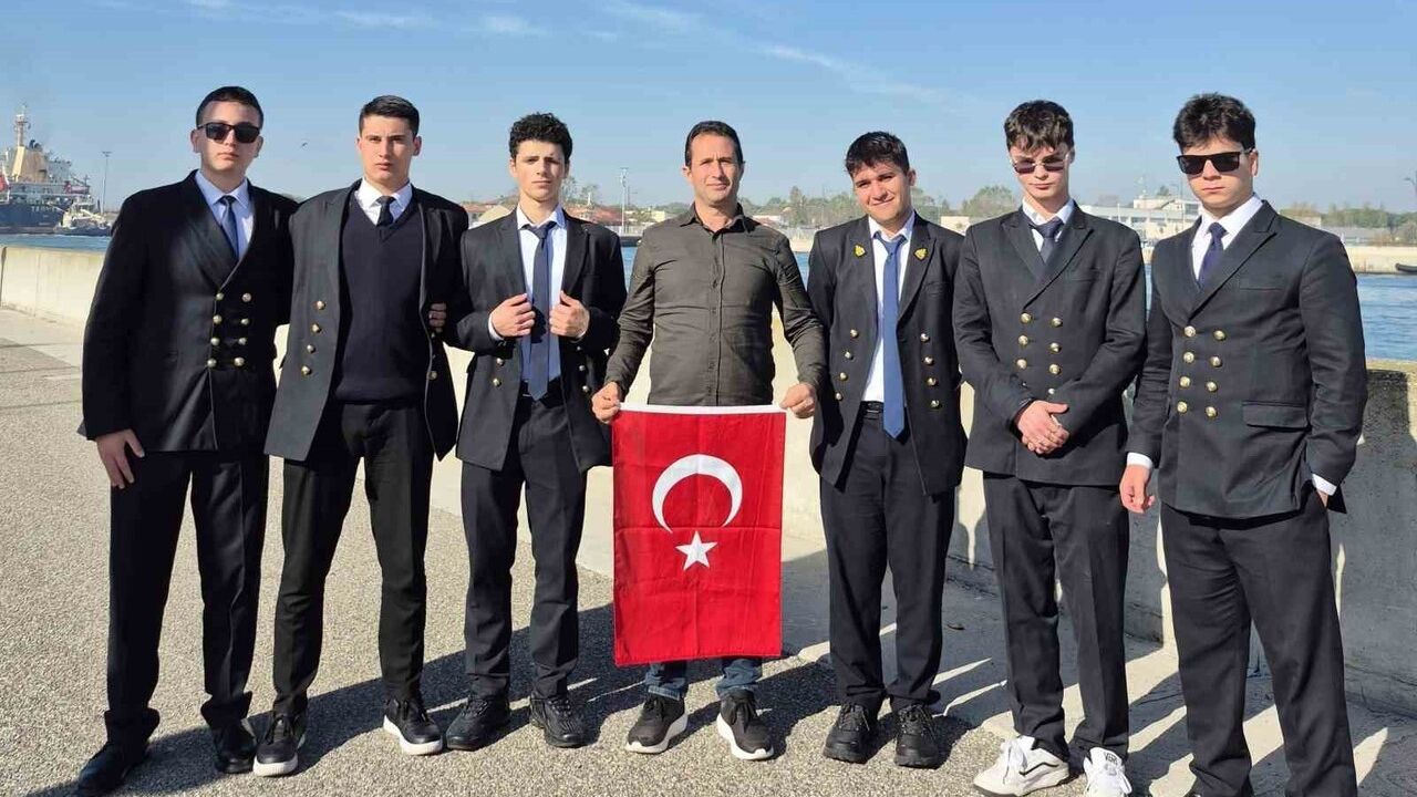 Liseli denizciler Avrupa’da su kirliliğini inceliyor: Hasan Kemal Yardımcı Denizcilik MTAL Erasmus projesiyle üç ülkede saha çalışması