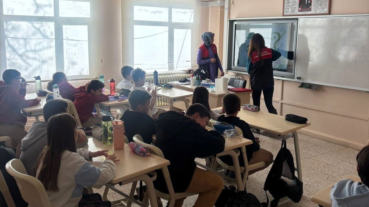 Lüleburgaz Cumhuriyet İlkokulu'nda su verimliliği, gıda israfı ve sağlıklı beslenme eğitimi verildi