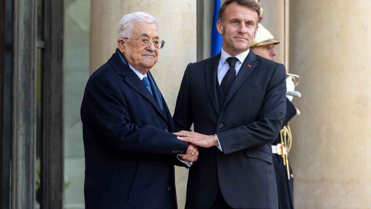 Macron ile Abbas Paris'te Görüştü: Filistin Devleti İçin Ortak Komite ve Gazze'ye 100 Milyon Euro