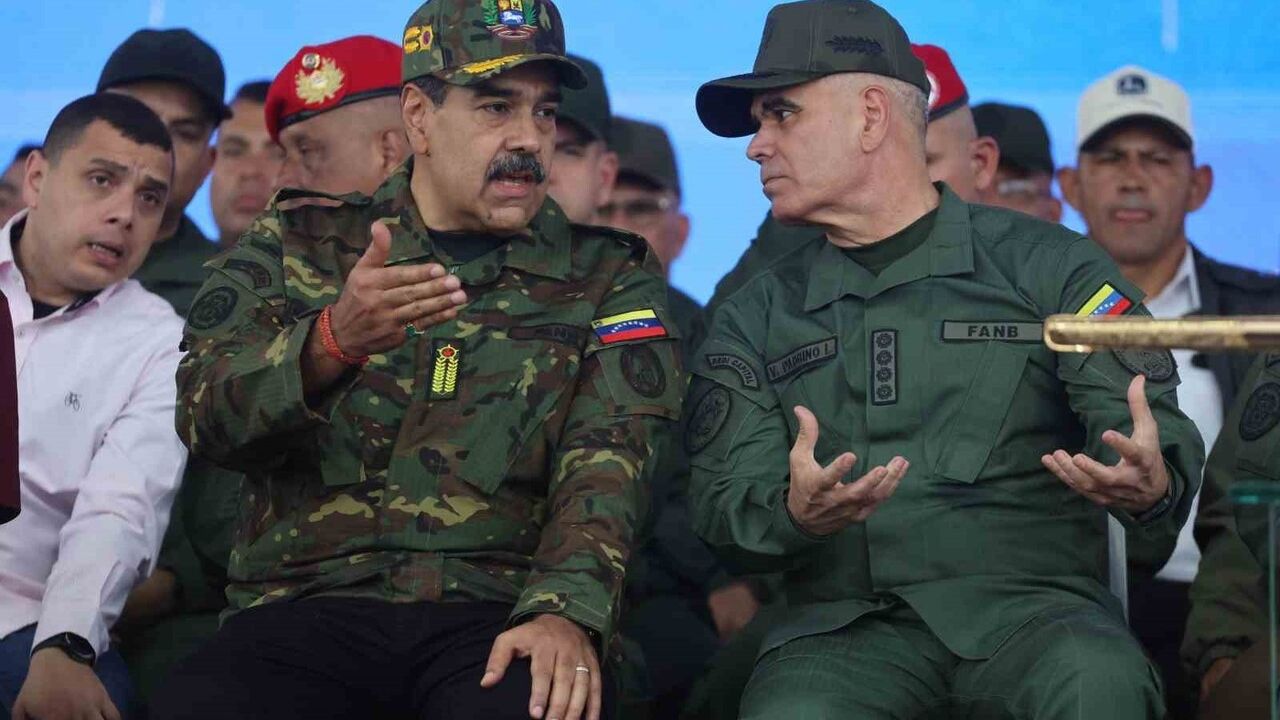 Maduro Bolivar’ın Kılıcıyla Ulusal Dayanışma Çağrısı Yaptı