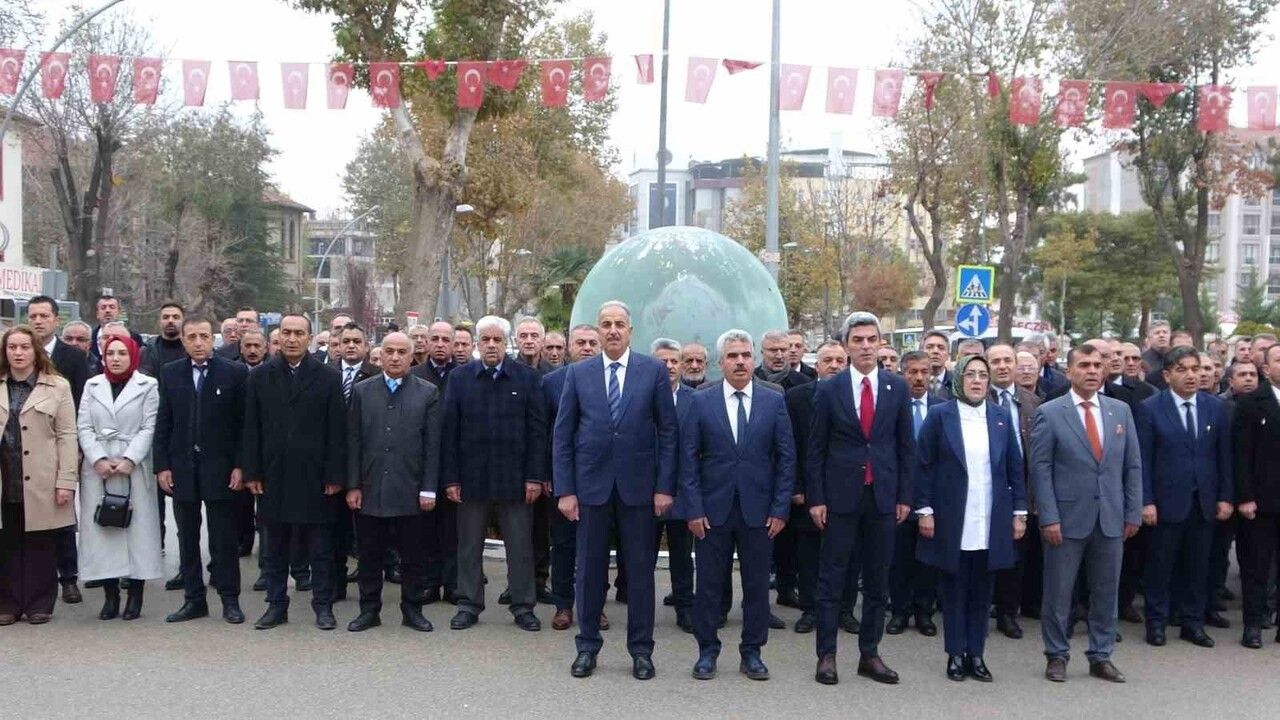 Malatya'da 24 Kasım Öğretmenler Günü Atatürk Anıtı'nda Başladı