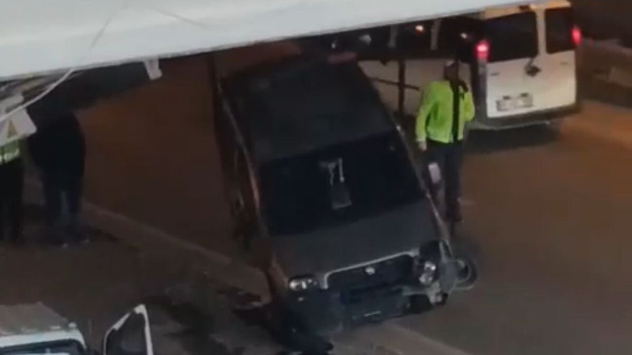 Malatya'da Akpınar altgeçidinde hafif ticari araç refüje çarptı: 1 yaralı