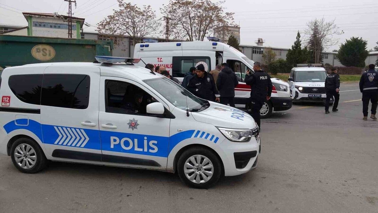 Malatya'da ekip aracında fenalaşan polis memuru Malatya Eğitim ve Araştırma Hastanesi'ne kaldırıldı