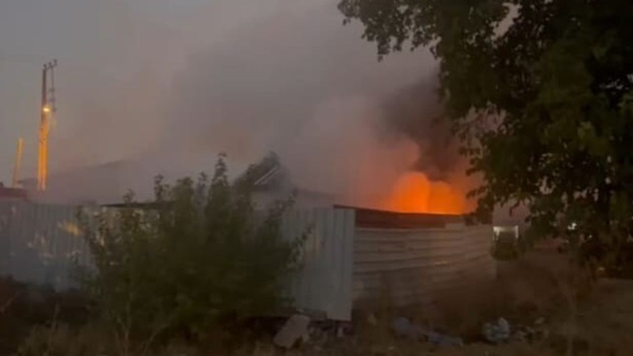 Malatya'da ev yangını: Yeşilyurt Kiltepe Mahallesi'nde itfaiye müdahalesiyle söndürüldü