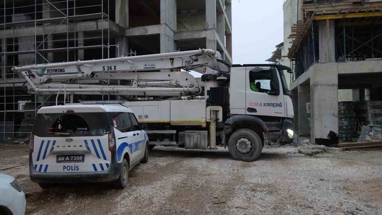 Malatya'da şantiyede spiral makinesiyle elinden yaralanan işçi hastaneye kaldırıldı