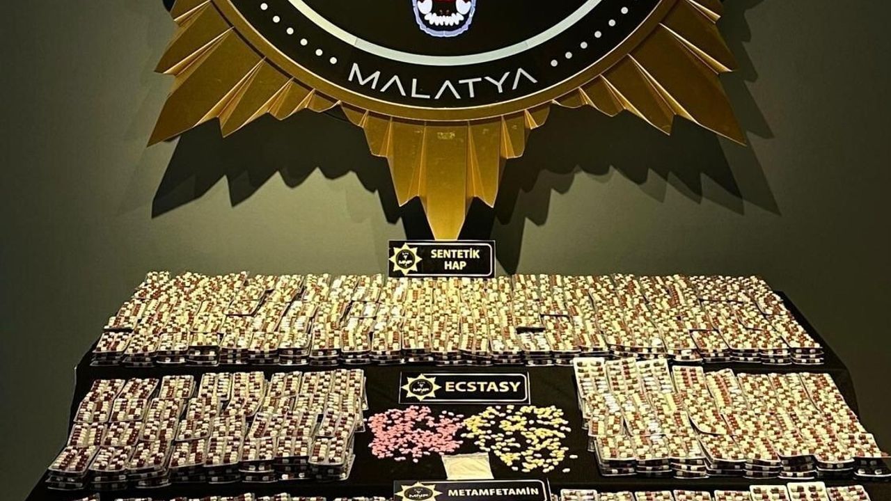 Malatya'da 'torbacı' operasyonu: 6 gözaltı, çok sayıda hap ve metamfetamin ele geçirildi