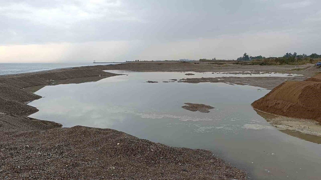 Manavgat’ta çalınan plaj kumları üç noktada bulundu; 50 kamyon Ulualan sahiline geri döndü