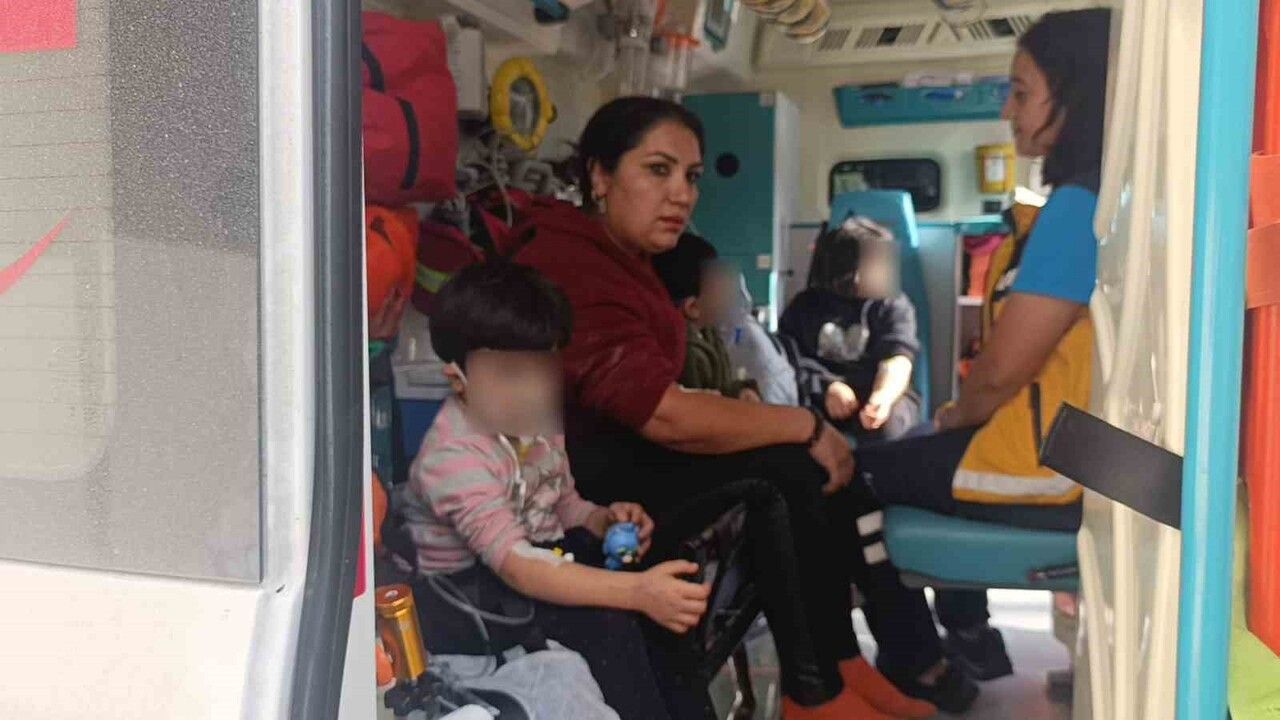 Manavgat’ta çatı katı yangını: İnşaat işçileri ve mahalle sakinleri 3 çocuğu kurtardı