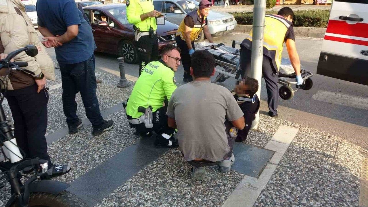 Manavgat'ta yaya çarpmasını önlemek için motosikleti devirdi: 1 yaralı