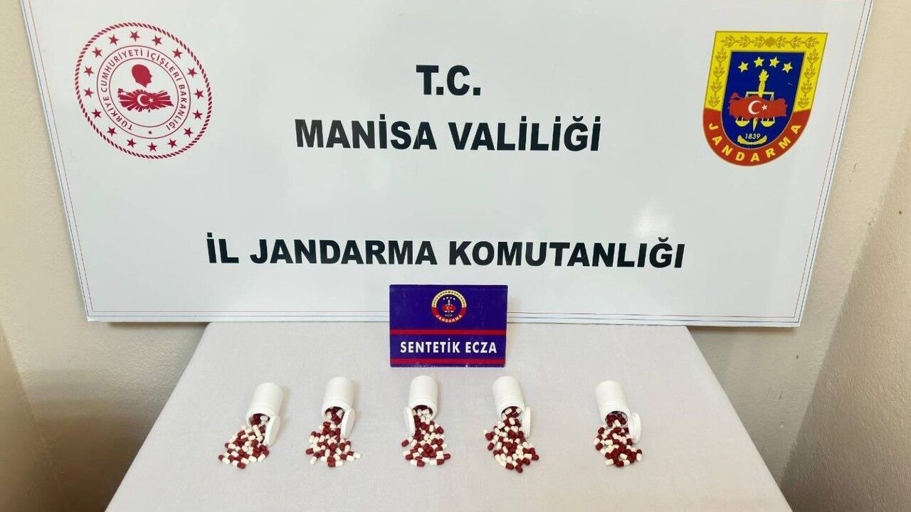 Manisa Alaşehir'de JASAT Operasyonu: 290 Sentetik Ecza Hapı Ele Geçirildi