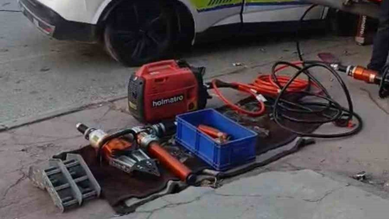 Manisa Alaşehir'de Trafik Kazası: Polis Memuru Ali Barut Şehit Oldu, Bir Meslektaşı Ağır Yaralı