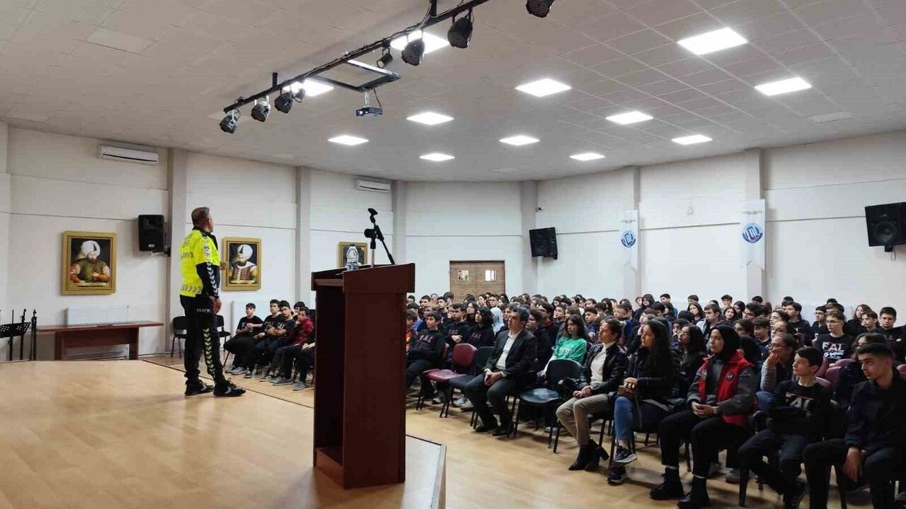 Manisa’da 700 Kişiye Suç Önleme ve Farkındalık Eğitimi Verildi