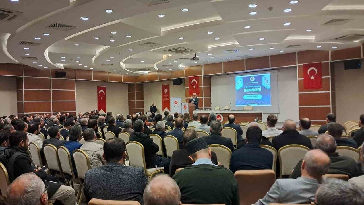 Manisa'da bağımlılıkla mücadele semineri: Uzmanlar sanal kumarın etkilerine dikkat çekti