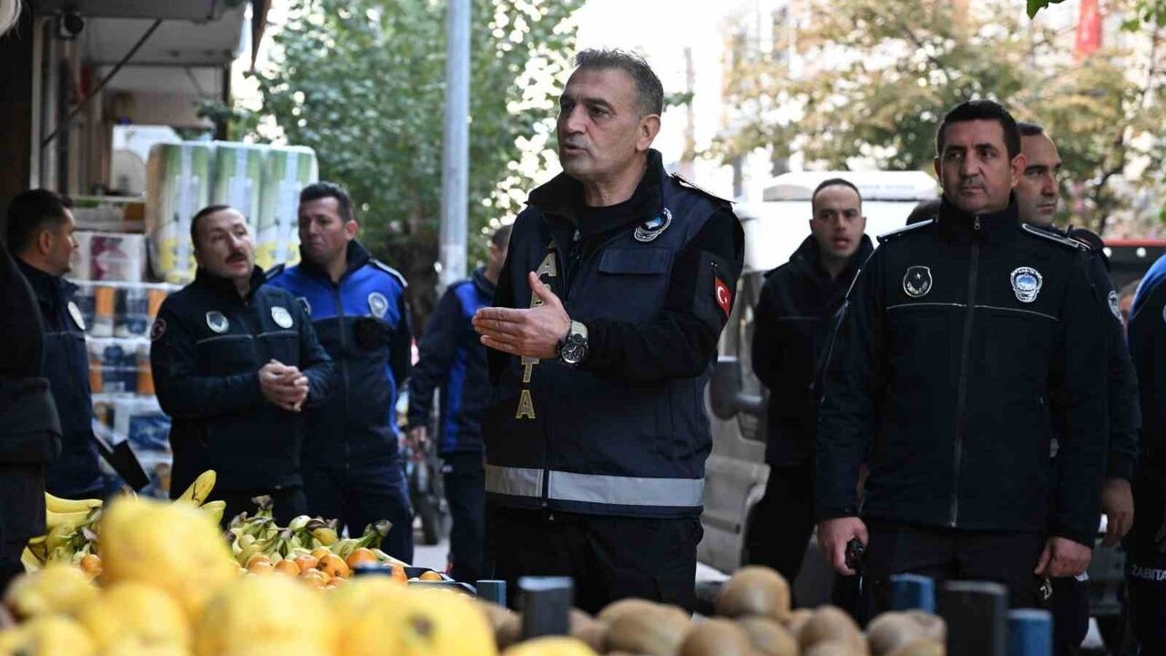 Manisa'da kaldırımlar vatandaşa geri veriliyor: Zabıta işgallere yönelik denetim yaptı