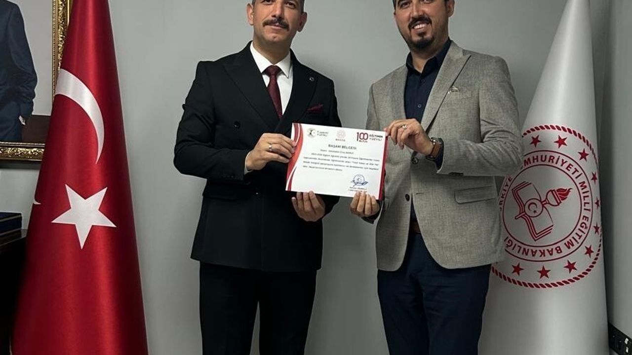 Manisa'da Öğretmenler Günü fotoğraf ve şiir yarışmasının kazananları açıklandı