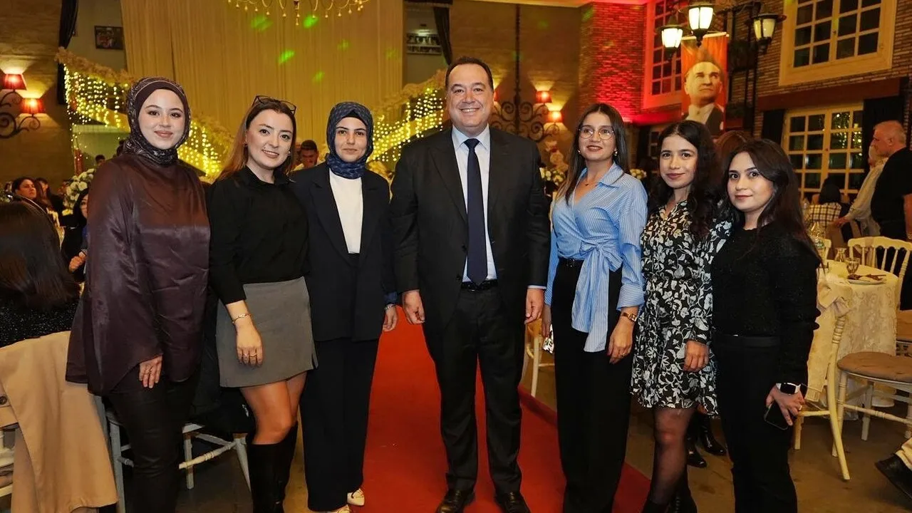 Manisa'da öğretmenlere çifte müjde: MABEM maaşları yükseldi, 22 bin öğretmene ulaşım indirimi