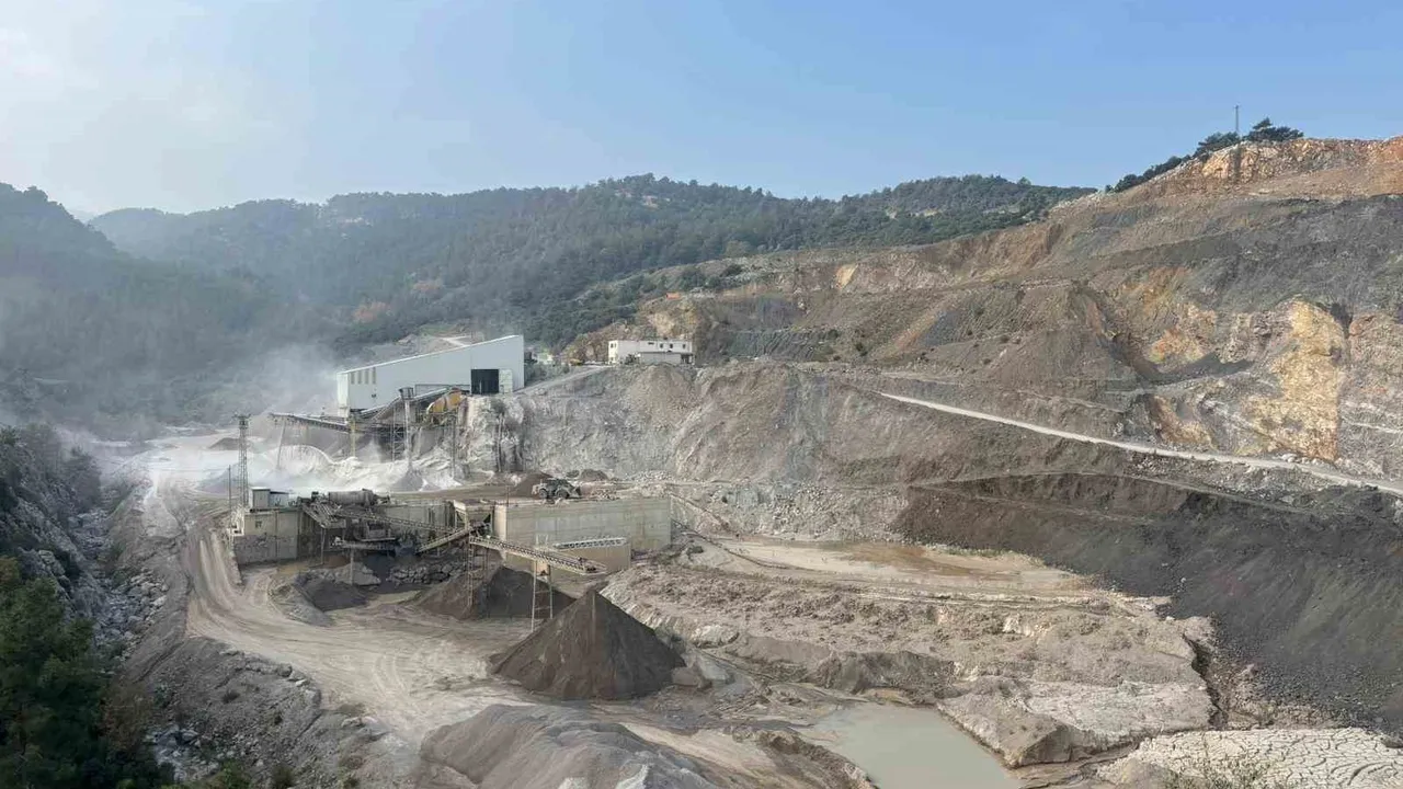 Manisa'da taş ocağının atık suyu dereye boşaldı, yasal işlem başlatıldı