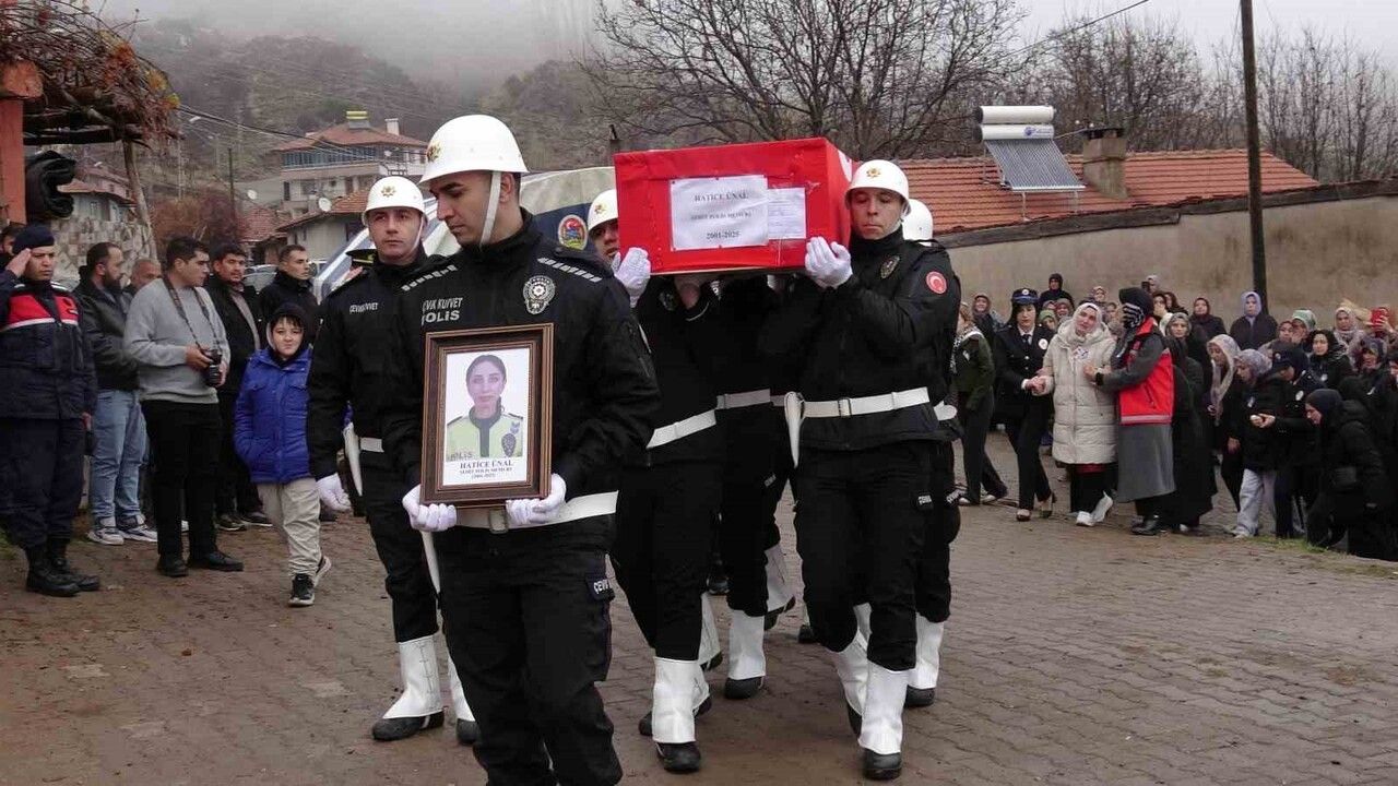 Manisa'daki trafik kazasında şehit olan polis memuru Hatice Ünal, Çankırı'da toprağa verildi