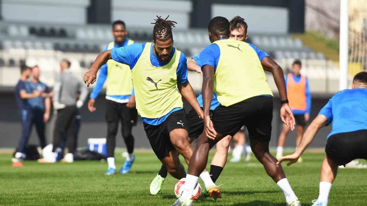 Manisa FK, 13. haftada Özbelsan Sivasspor maçı öncesi antrenmanlara başladı
