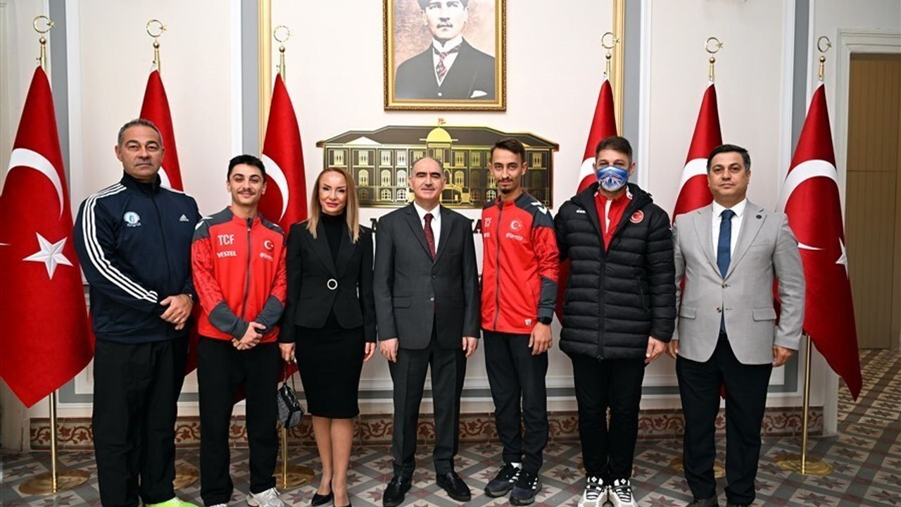 Manisa'nın Aerobik Cimnastik Milli Sporcuları Avrupa'dan Madalyalarla Döndü