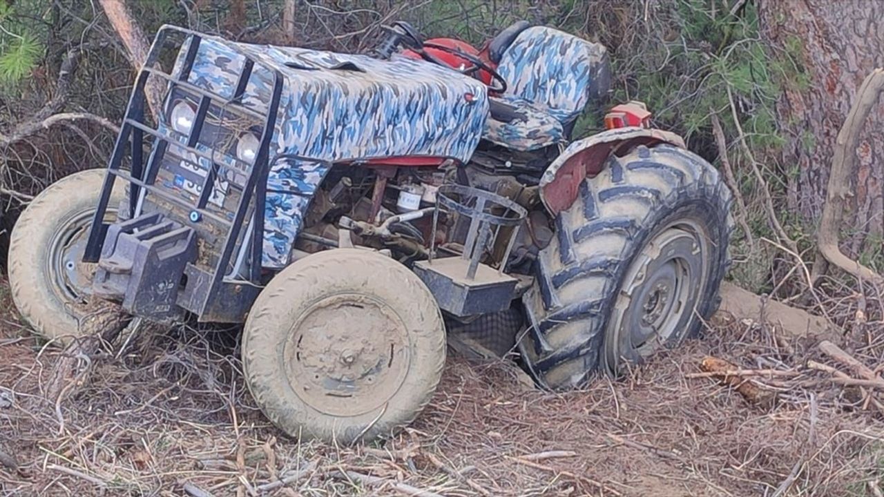 Manisa'nın Sarıgöl ilçesinde traktör devrildi: sürücü yaşamını yitirdi