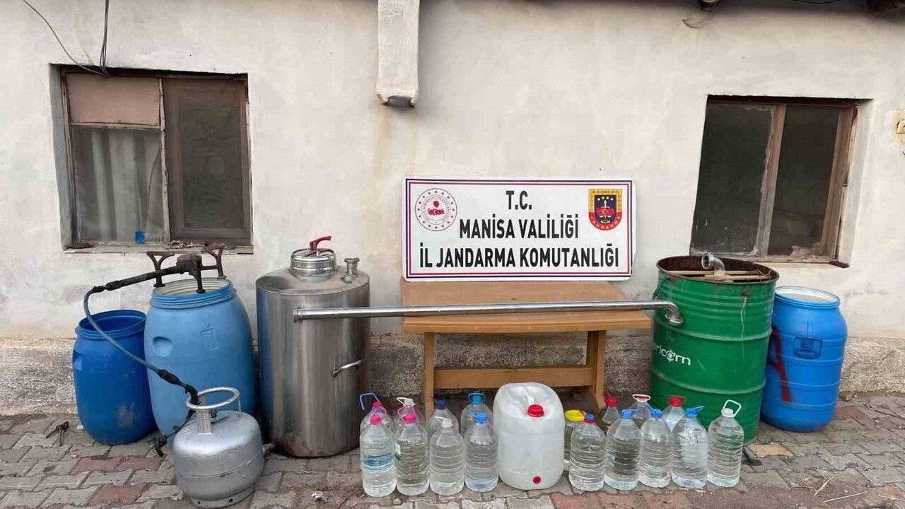 Manisa Salihli'de 112 litre sahte rakı ve viski ele geçirildi