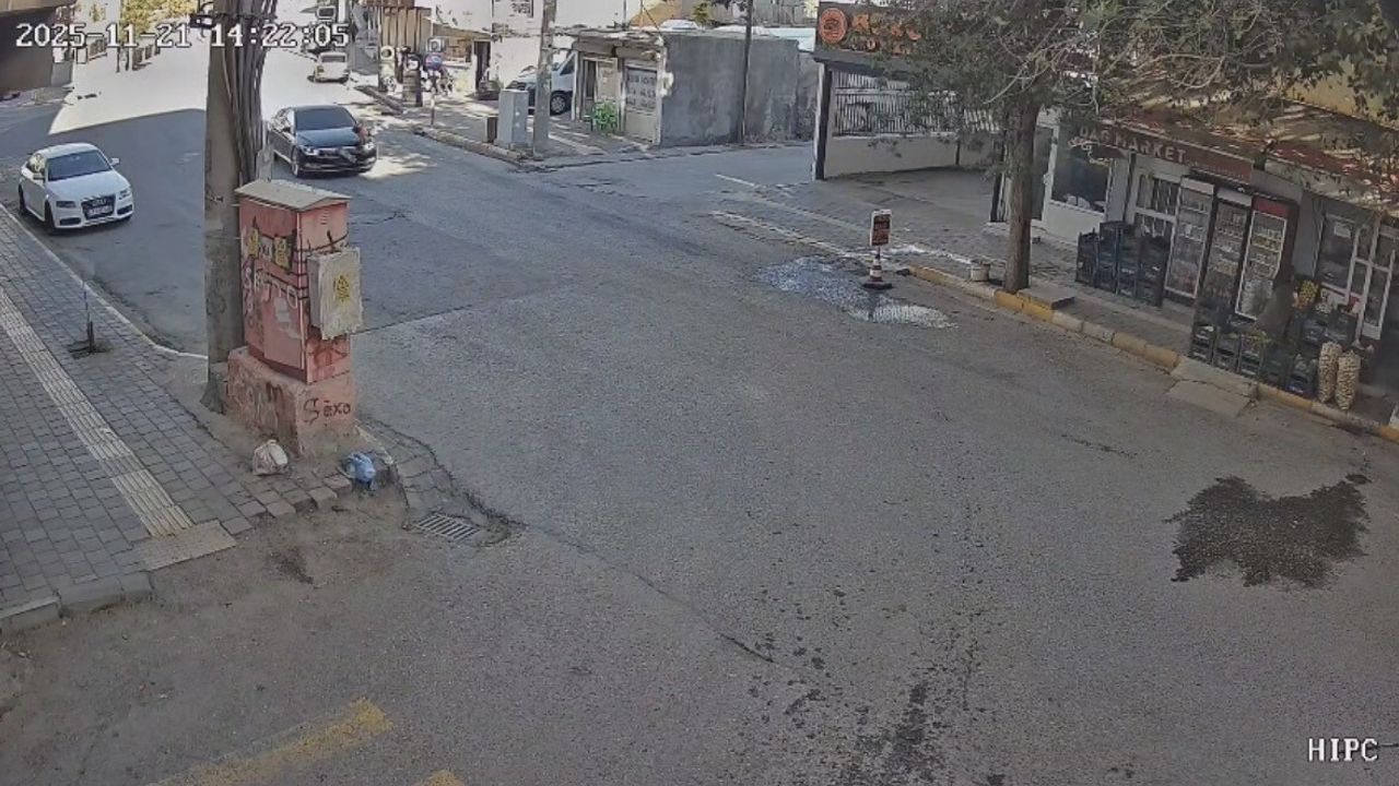 Mardin'in Nusaybin ilçesinde 6 yaşındaki çocuğa otomobil çarpması — Kaza anı güvenlik kamerasında