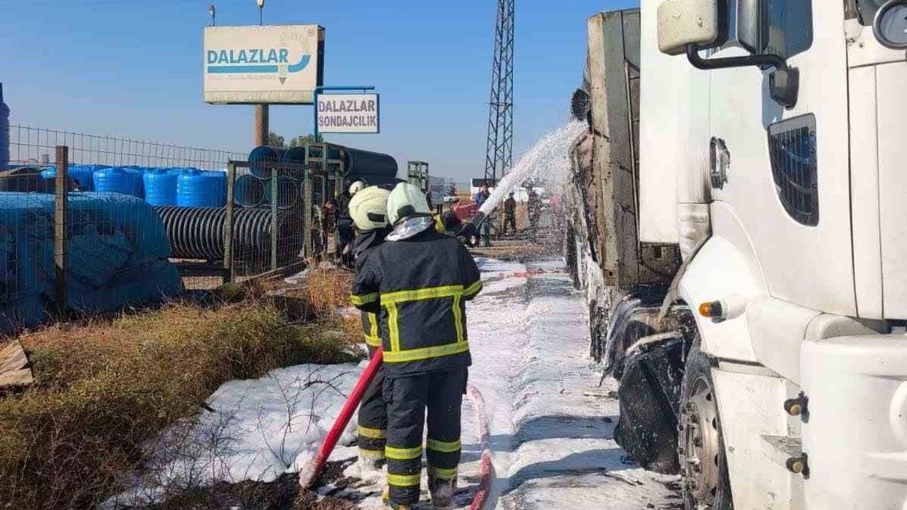 Mardin Kızıltepe’de 2 tır ve SUV çarpıştı: Alev alan tır itfaiye tarafından söndürüldü