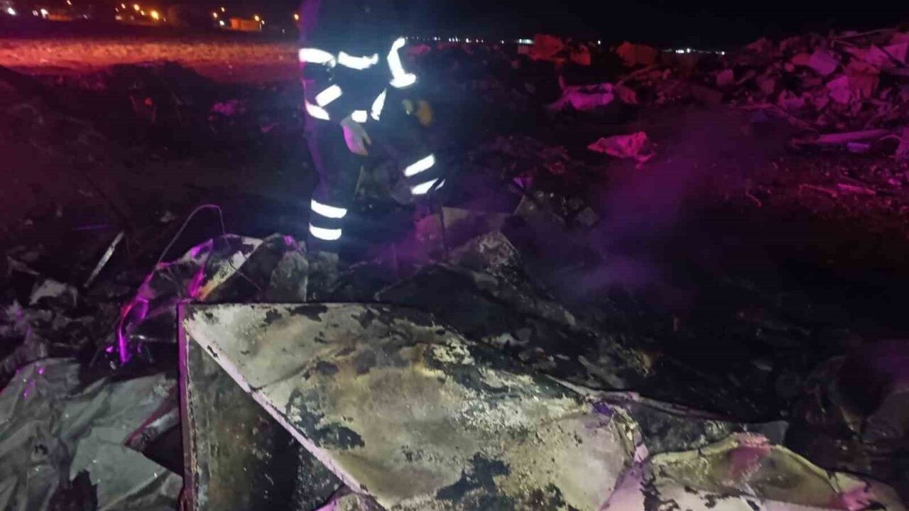 Mardin Kızıltepe'de hurdalıkta çıkan yangın itfaiye tarafından söndürüldü