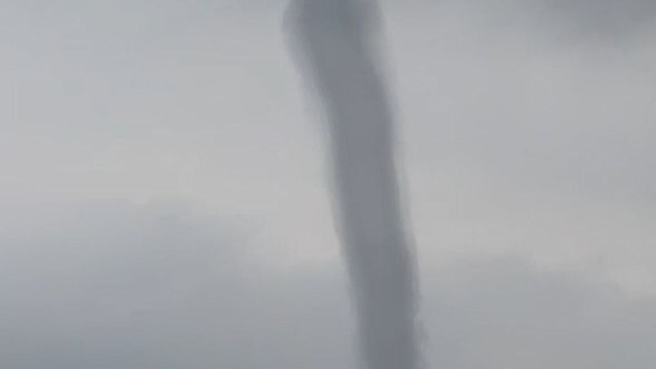 Marmaris'te Bozburun'da Denizde Hortum Vatandaşların Kamerasına Yansıdı