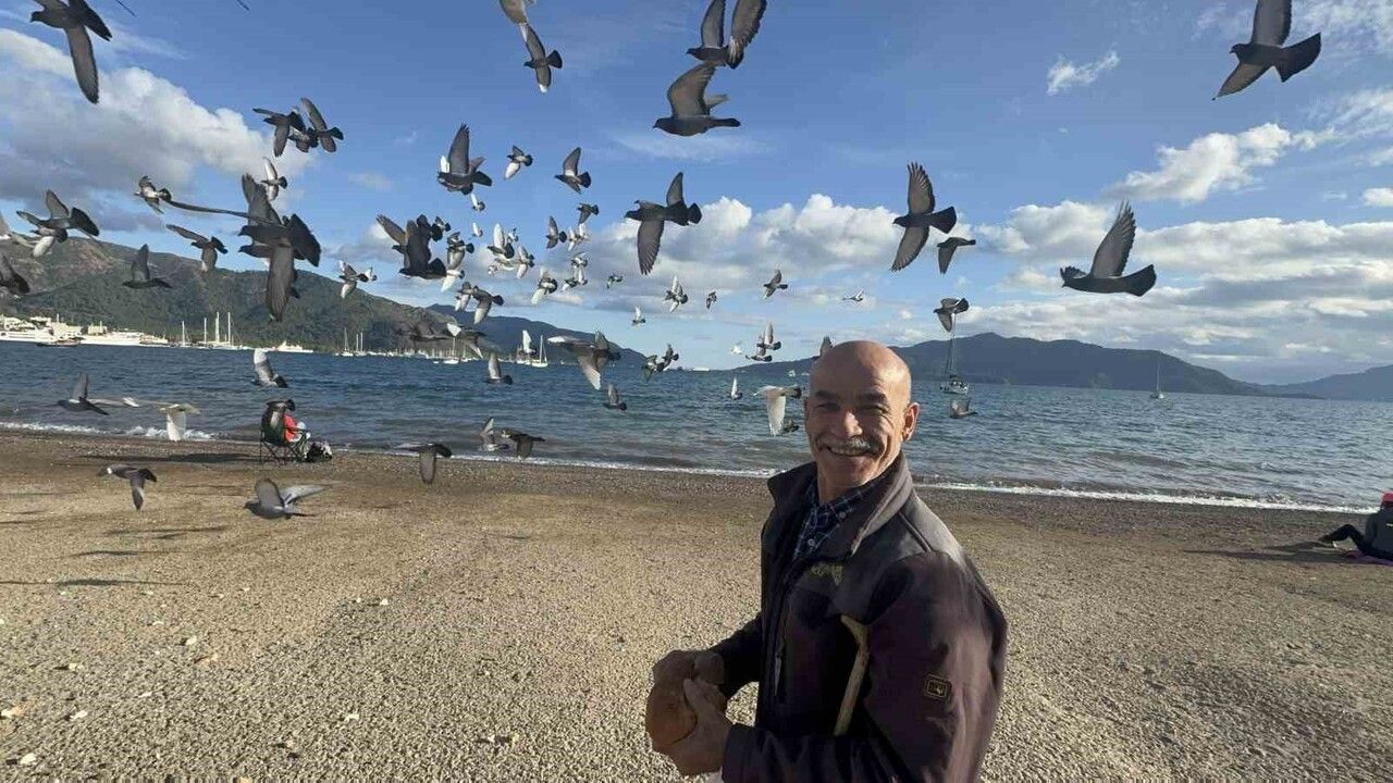 Marmaris'te Yazdan Kalma Günler Sürüyor: Vatandaşlar Sahillere Akın Ediyor