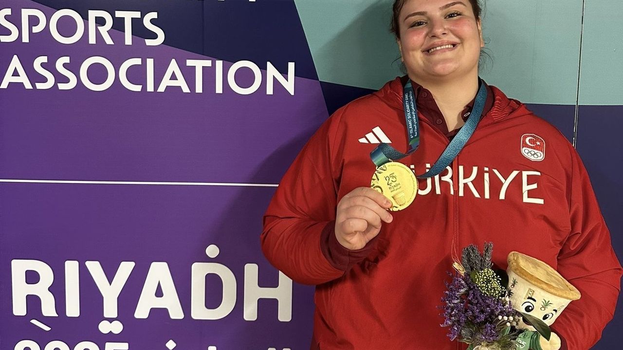 MCBÜ'lü milli judocu Hilal Öztürk, 2025 İslami Dayanışma Oyunları'nda Kadınlar +78 kiloda altın madalya