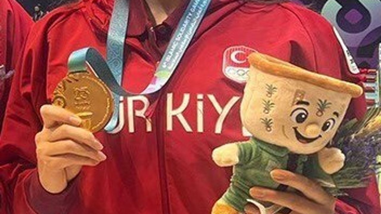 MCBÜ'lü Nehir Toker, 2025 İslami Dayanışma Oyunları'nda 4x100 m mix bayrakta altın madalya kazandı