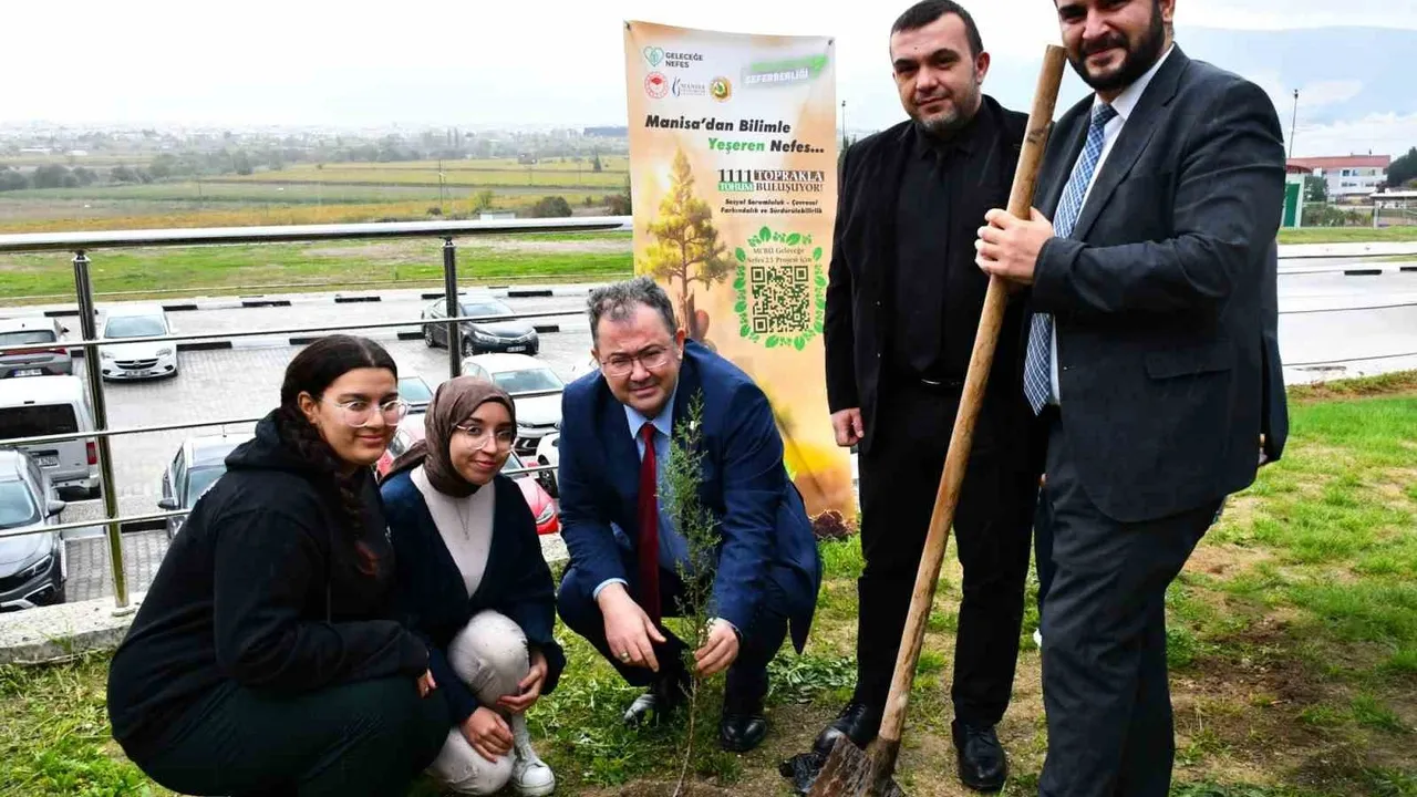 MCBÜ 'Yeşil Vatan Seferberliği'ne Destek Verdi: 11 Kasım'da Mavi Servi Fidanları Toprakla Buluştu